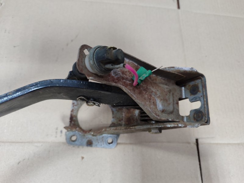 Педаль тормоза Mitsubishi Galant 2001 8