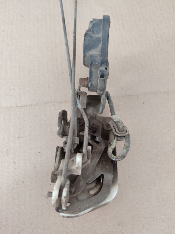 Замок боковой двери Mitsubishi Galant 2001 8
