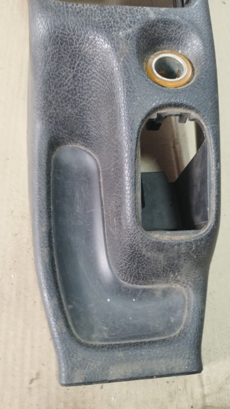 Консоль между сидений Peugeot 206