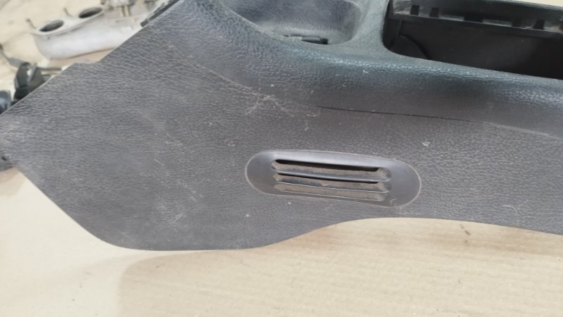 Консоль между сидений Peugeot 206