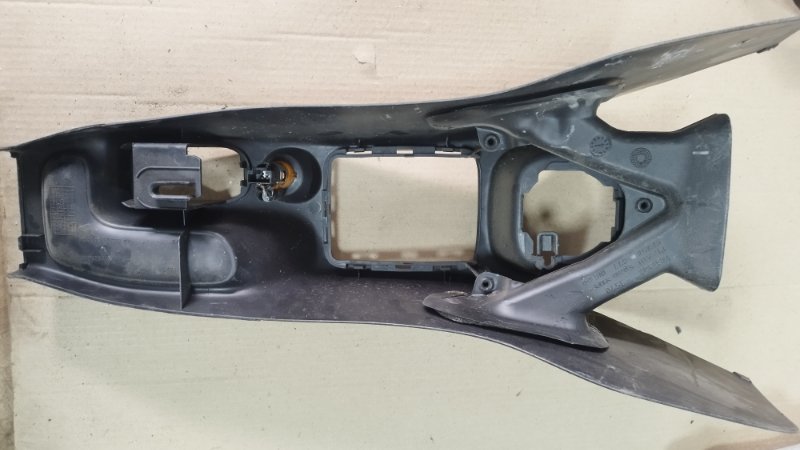 Консоль между сидений Peugeot 206