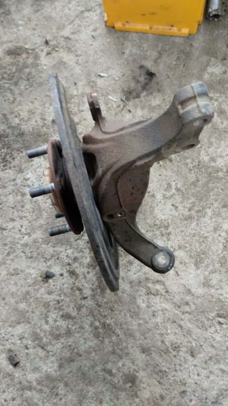 Кулак поворотный Nissan Juke YF15