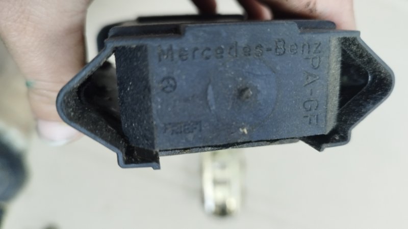 Ограничитель двери Mercedes-Benz E-ClASS 1998 W210