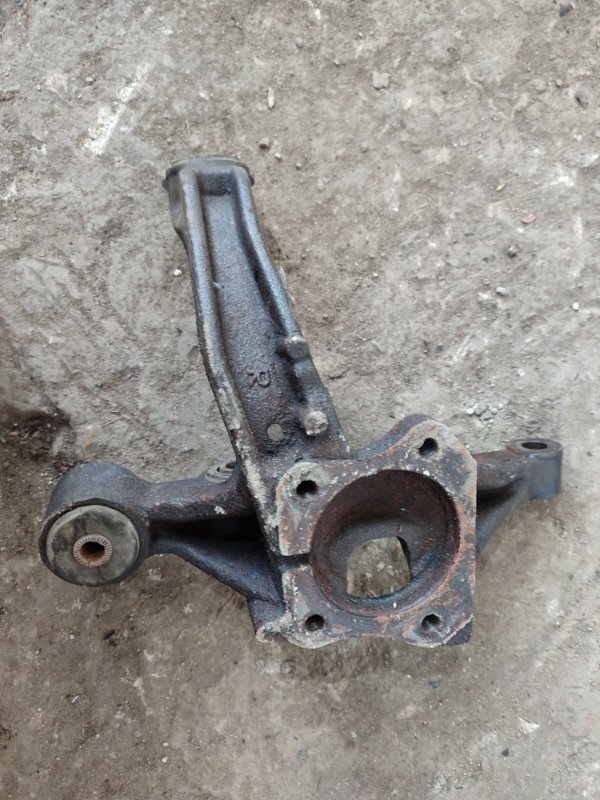 Кулак поворотный Toyota Camry ACV30