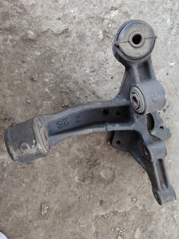 Кулак поворотный Toyota Camry ACV30