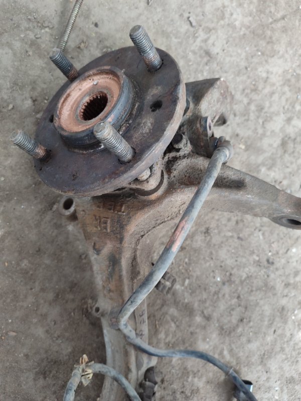 Кулак поворотный Mitsubishi Galant 2001 8