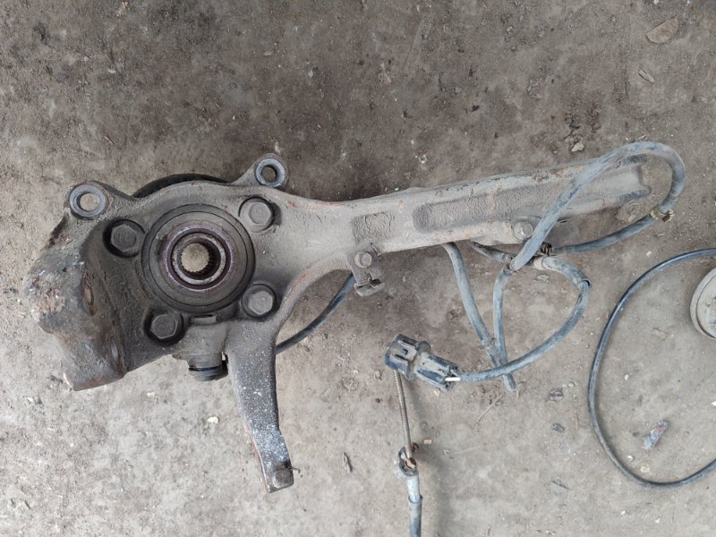 Кулак поворотный Mitsubishi Galant 2001 8