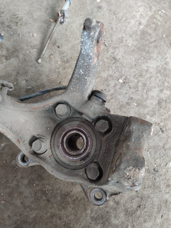 Кулак поворотный Mitsubishi Galant 2001 8