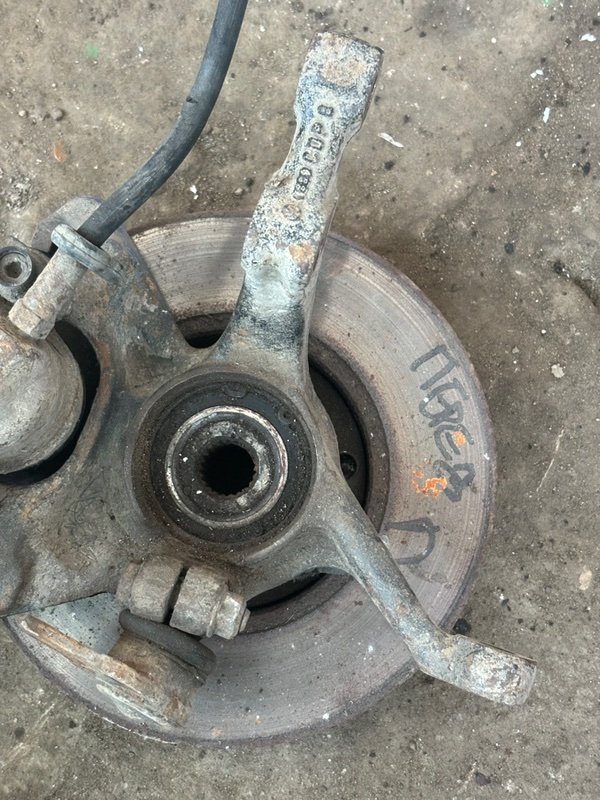Кулак поворотный Volkswagen Golf