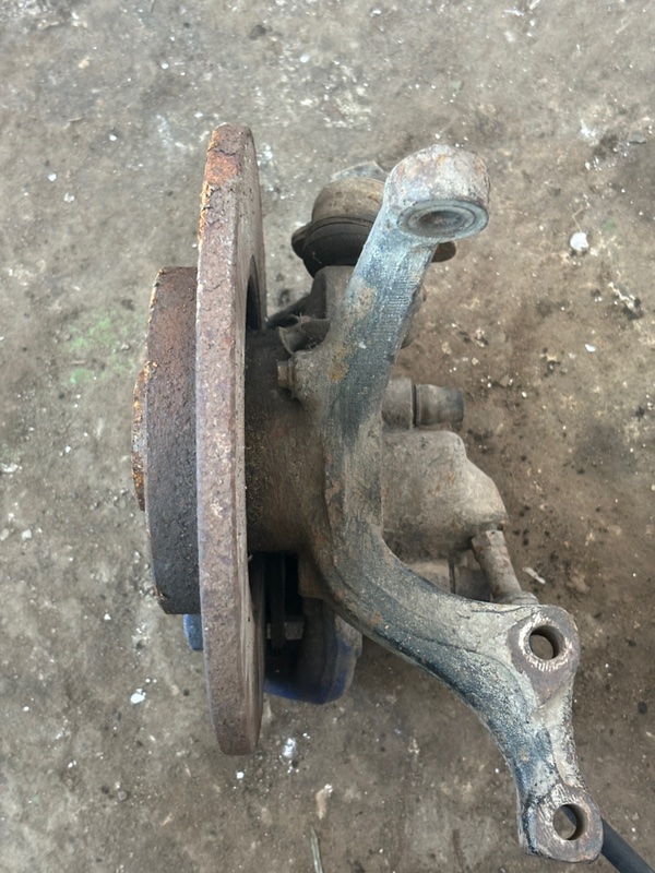 Кулак поворотный Volkswagen Golf