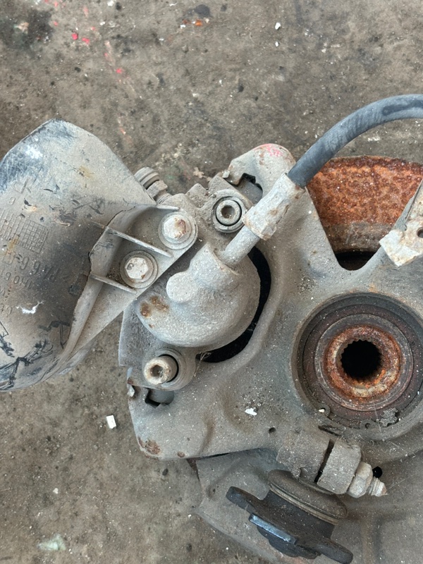 Кулак поворотный Volkswagen Golf