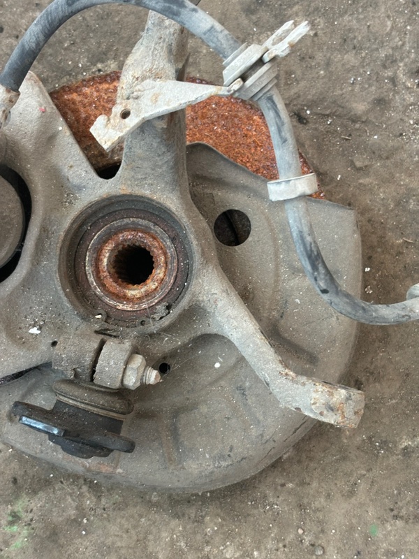 Кулак поворотный Volkswagen Golf