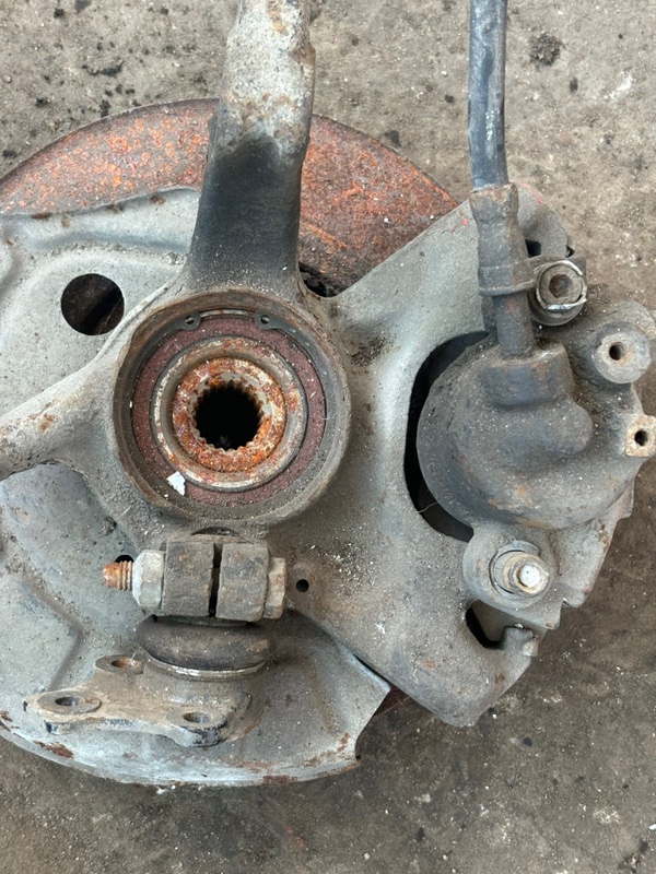 Кулак поворотный Volkswagen Golf