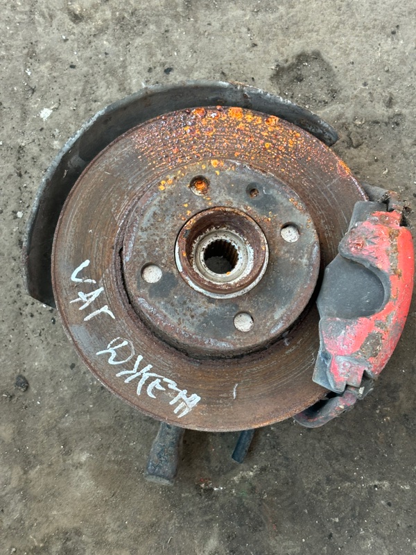 Кулак поворотный Volkswagen Golf