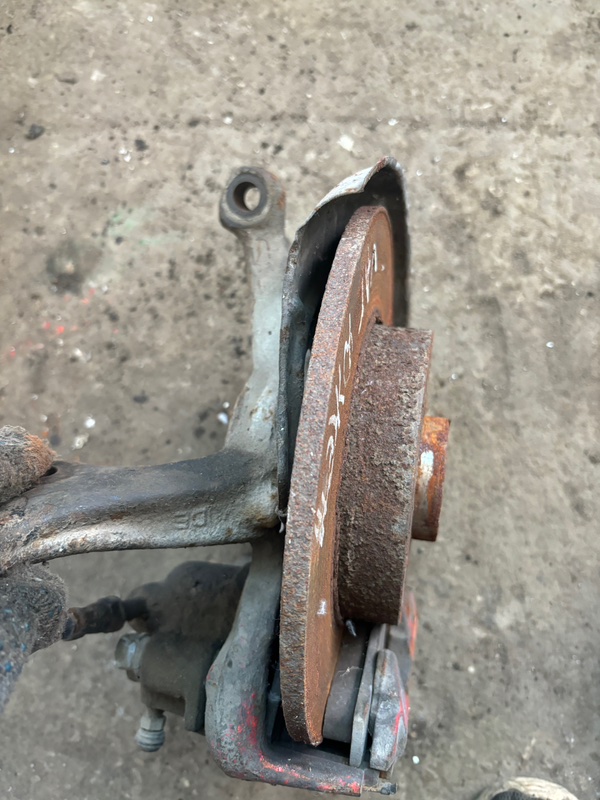 Кулак поворотный Volkswagen Golf
