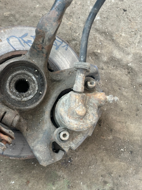 Кулак поворотный Volkswagen Golf