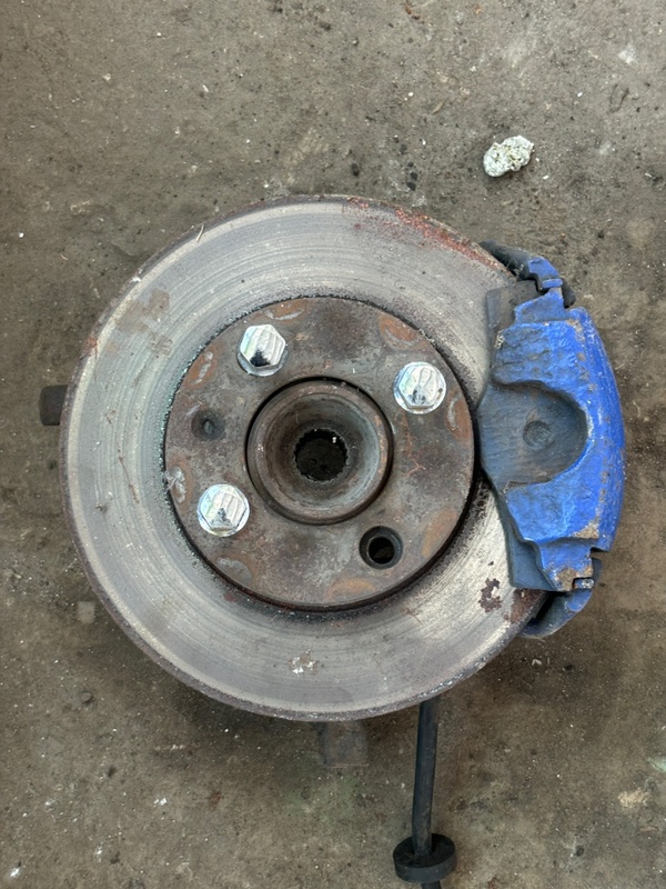 Кулак поворотный Volkswagen Golf