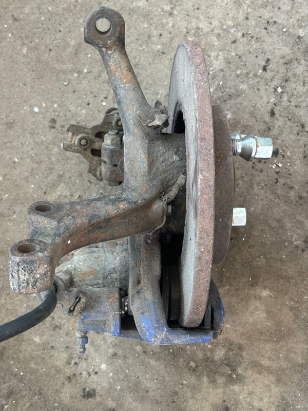 Кулак поворотный Volkswagen Golf