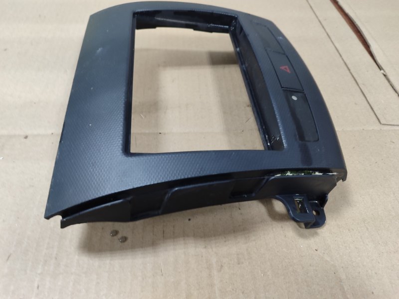 Рамка магнитолы Mitsubishi Outlander 2008 XL