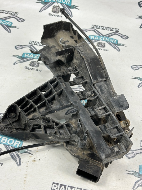 Замок боковой двери Ford FOCUS 2008 седан