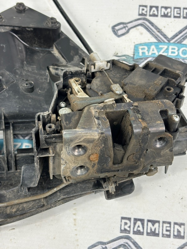 Замок боковой двери Ford FOCUS 2008 седан