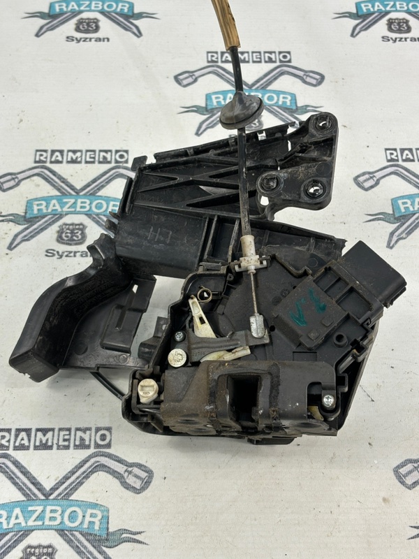 Замок боковой двери Ford FOCUS 2008 седан