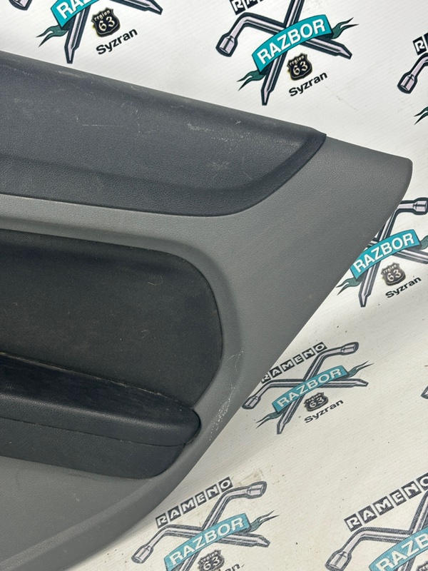 Обшивка боковой двери Ford FOCUS 2008 седан
