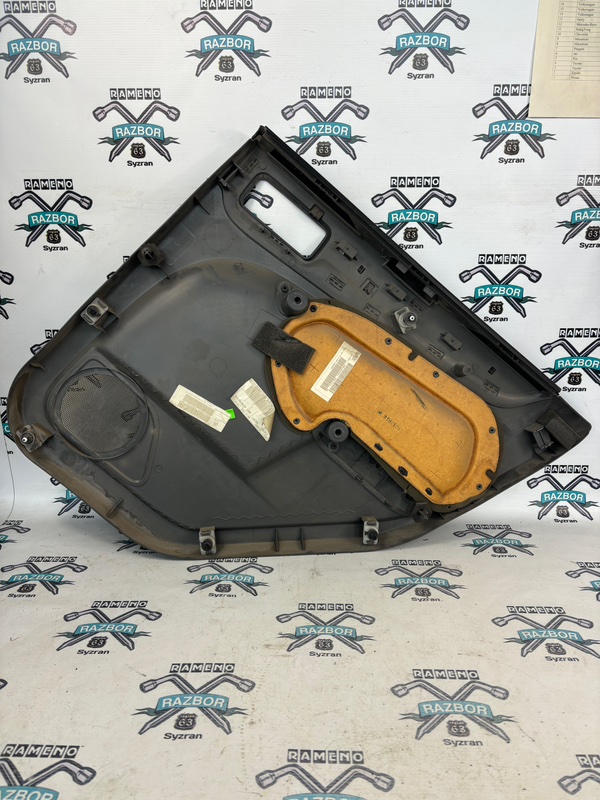 Обшивка боковой двери Ford FOCUS 2008 седан