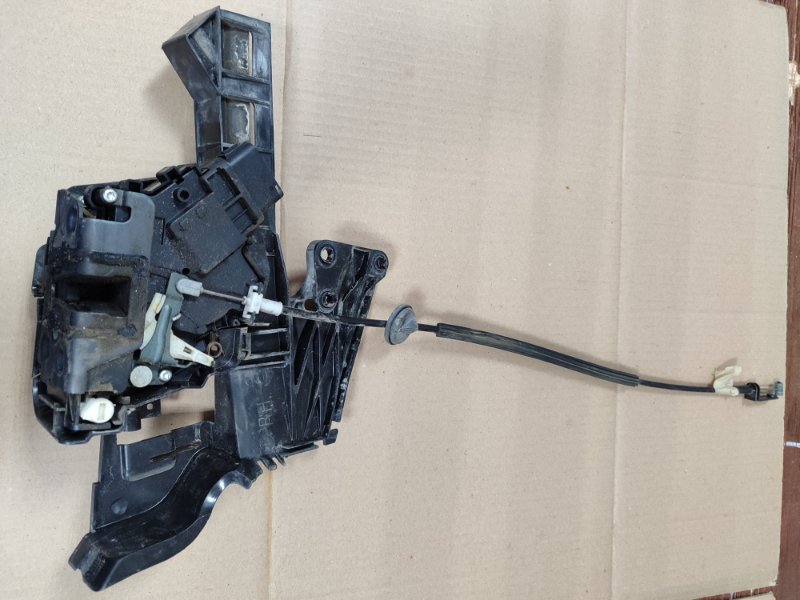 Замок боковой двери Ford FOCUS 2008 седан