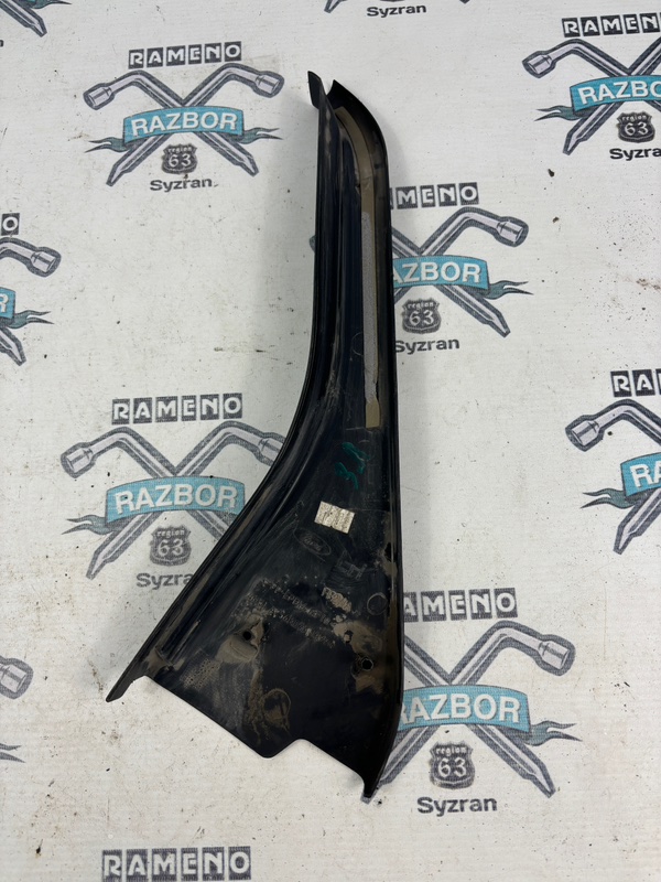 Накладка двери багажника Ford FOCUS 2008 седан