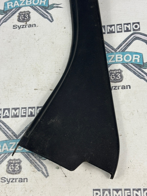 Накладка двери багажника Ford FOCUS 2008 седан