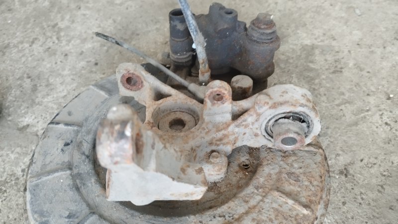 Кулак поворотный Peugeot 406