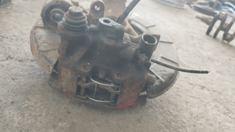 Кулак поворотный Peugeot 406