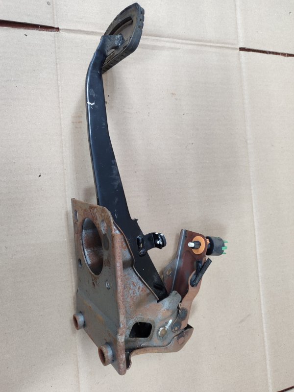 Педаль тормоза Mitsubishi Outlander 2008 XL