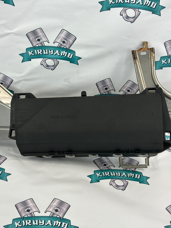 Подушка безопасности в колени TOYOTA Camry avv50
