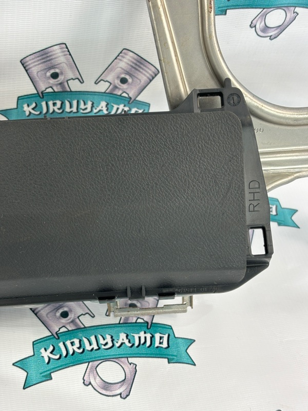 Подушка безопасности в колени TOYOTA Camry avv50