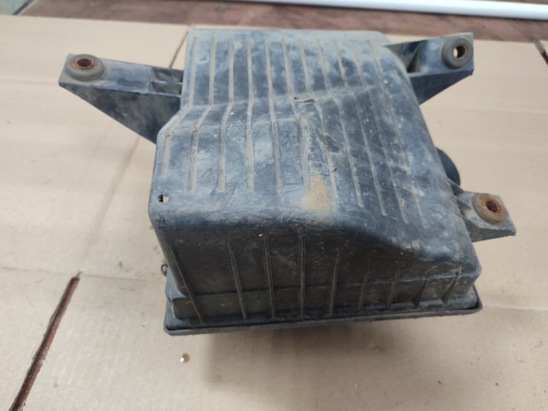 Корпус воздушного фильтра Daewoo Nexia N150