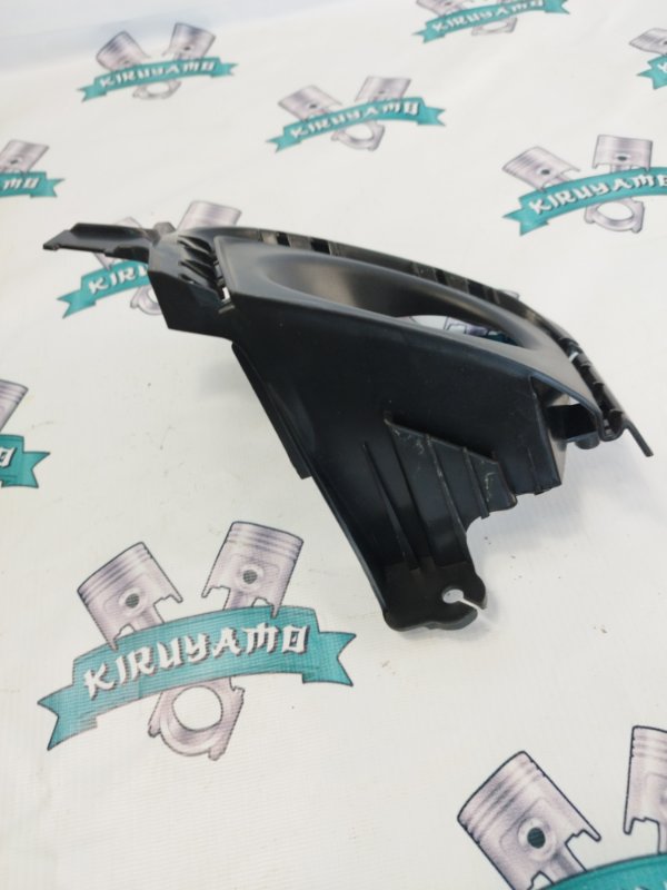 Накладка противотуманной фары Toyota Aqua NHP10