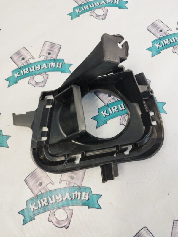 Накладка противотуманной фары Toyota Aqua NHP10