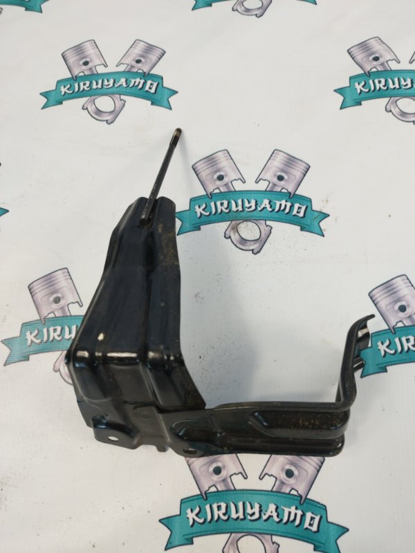 Крепление аккумулятора Toyota Prius 2007 NHW20