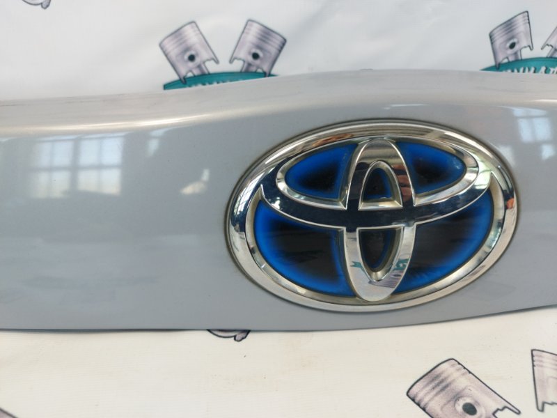Накладка двери багажника Toyota Prius 30