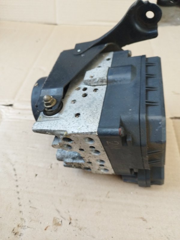 Блок ABS Toyota Harrier 2006 2