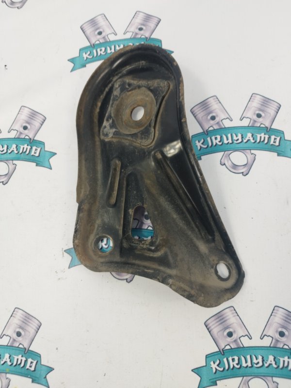 Крепление балки подвески Toyota Camry ACV 40