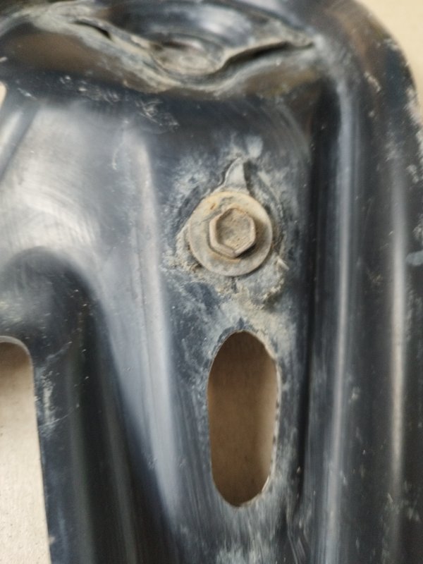 Крепление балки подвески Toyota Harrier 2006 2