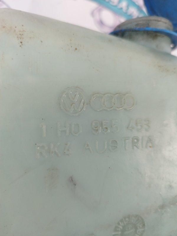 Бачок стеклоомывателя Volkswagen Jetta 1992