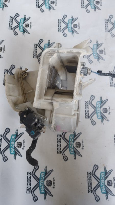 Корпус печки Nissan Bluebird 1998 U14