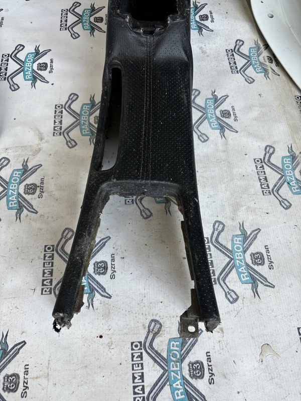 Подлокотник Nissan Bluebird 1998 U14