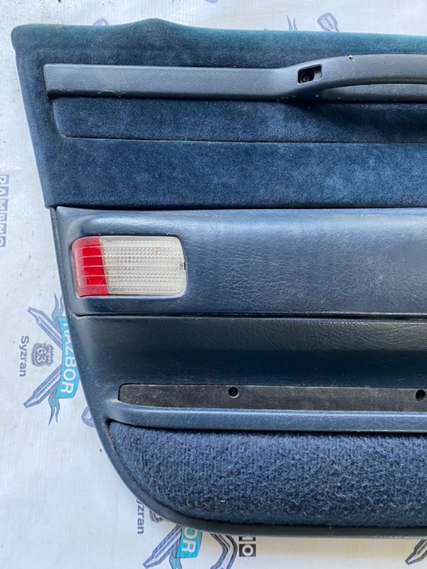 Обшивка боковой двери Ford Taurus