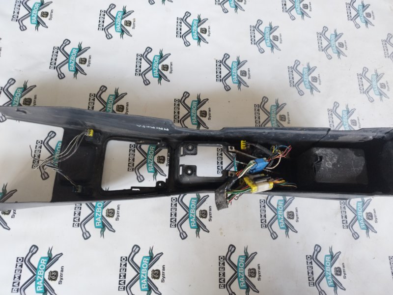Подлокотник Nissan Primera P10