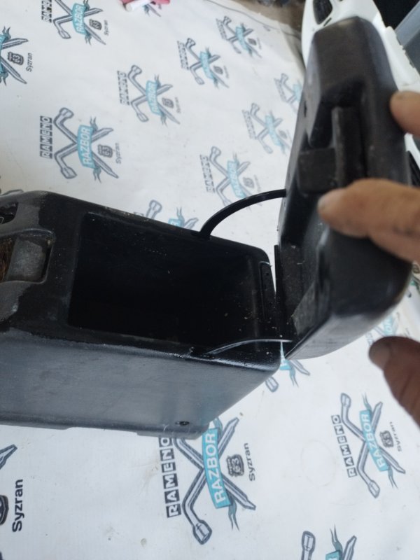 Подлокотник Nissan Primera P10